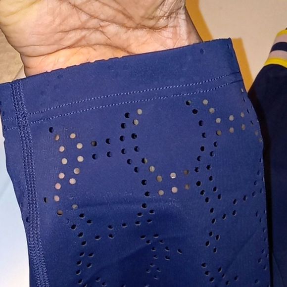 USAPRO NAVY CAPRI LEGGINGS WITH BOTTOM LAZER CUT DESIGN - Picture 3 of 5